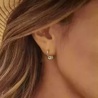 Boucles d'oreilles mini créoles APM Monaco or jaune — vue 2