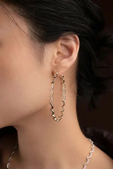 Créoles Wavy Up and Down - Or jaune 18 carats et cristaux — vue 2