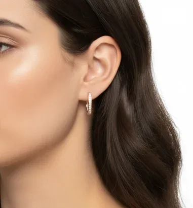 Boucles d'oreilles rectangulaires or rose APM Monaco x Charles Leclerc — vue 2