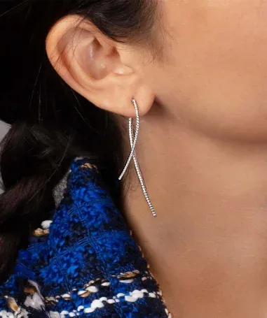 Boucles d'oreilles géométriques APM Monaco argent et cristaux — vue 4