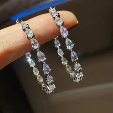 Boucles d'oreilles Créoles APM Monaco Argent et Cristaux Poire Blancs — vue 3